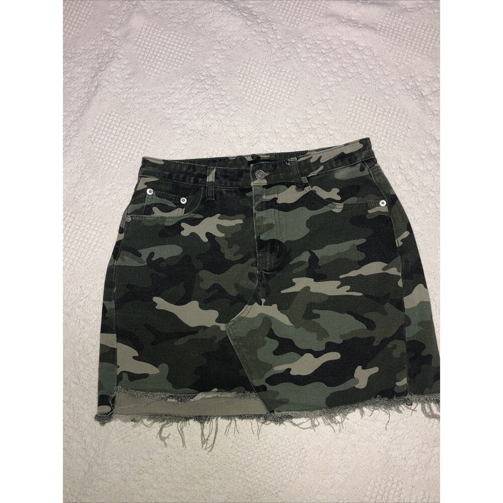 Forever 21 camo premium denim Jean mini skirt sz Med frayed/Raw hem and pockets